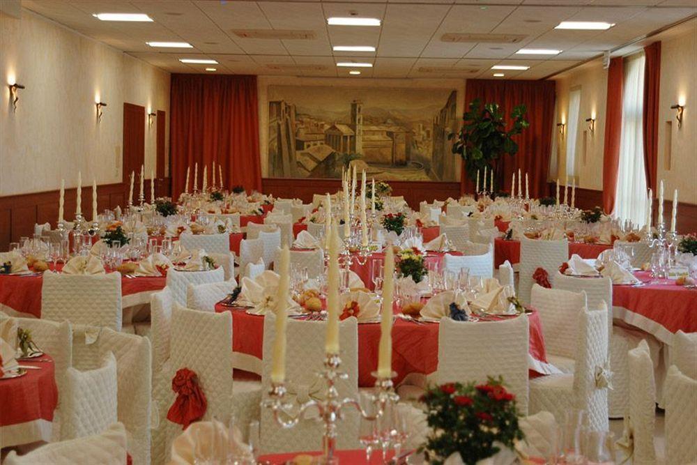 Hotel I Duchi Камерино Екстериор снимка