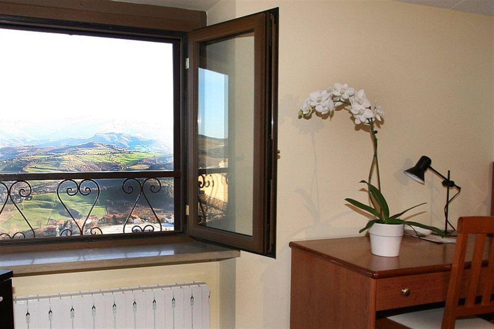Hotel I Duchi Камерино Екстериор снимка