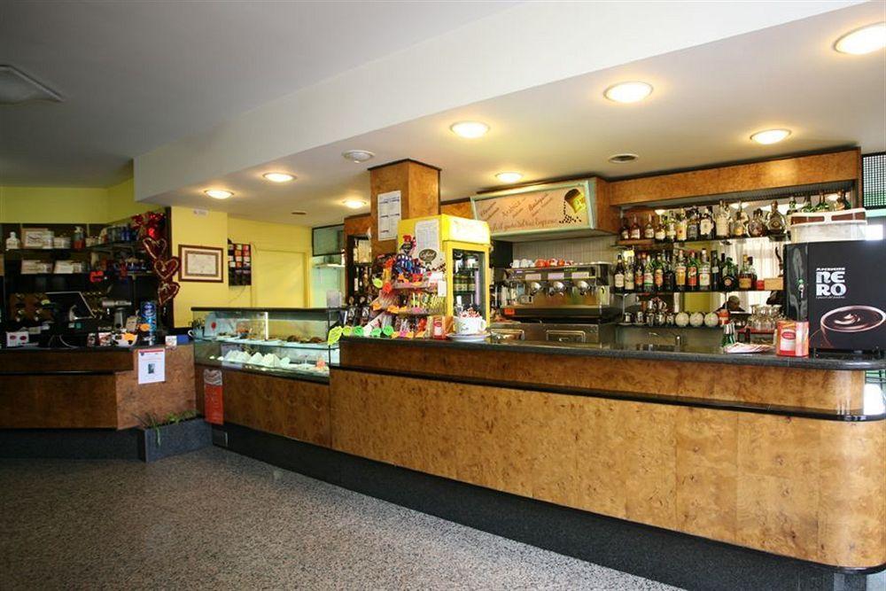 Hotel I Duchi Камерино Екстериор снимка