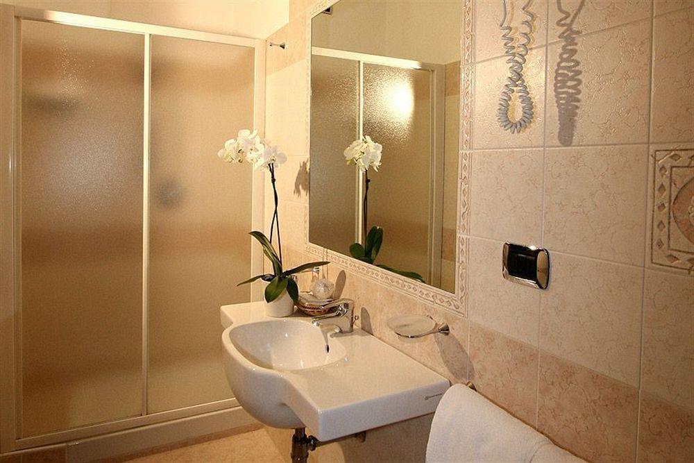 Hotel I Duchi Камерино Екстериор снимка