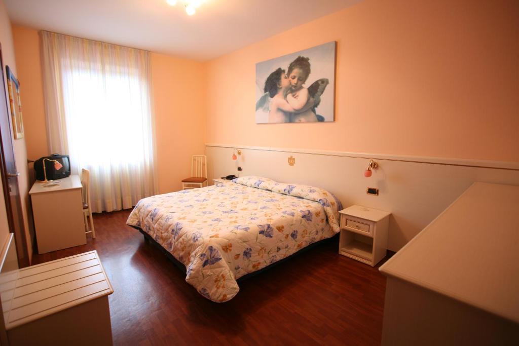 Hotel I Duchi Камерино Стая снимка